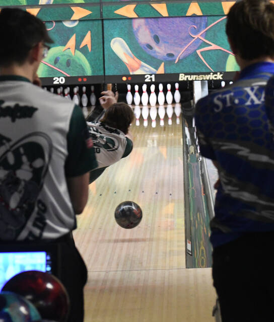 129424962_web1_Batavia_boys_bowling
Nick Burke bowls while teammate Brandon Baker (left) looks on during the OHSAA Boys Division I District Bowling Tournament on March 2 at Beaver-Vu Lanes in Beavercreek. Photo courtesy of Batavia High School.