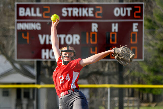 131404538_web1_Clinton-Massie-at-Bethel-Tate-Softball Bethel-Tate starting pitcher Kaylee Randolph winds up to deliver a pitch to home plate during a non-divisional game March 26, 2025, against Clinton-Massie at Bethel-Tate High School. Photo by Sun Sports Reporter Jake Dowling