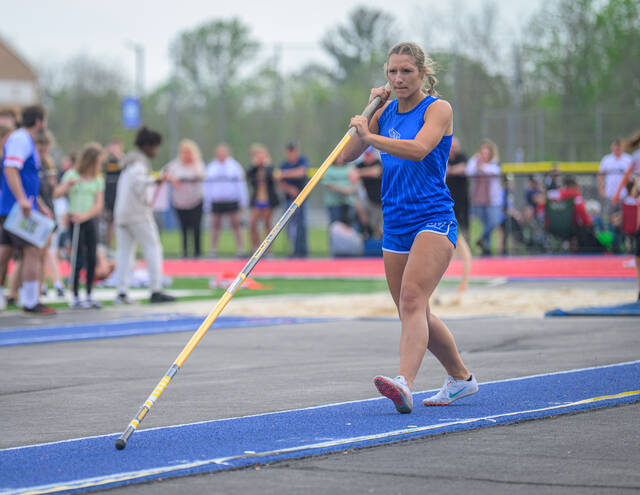 131482296_web1_Williamsburg-Invitational Williamsburgs Alaina Kellerman prepares her run toward the pole vault April 29, 2025, at the Williamsburg Invitational at Williamsburg High School. Kellerman set a school record in the event with a vault of 10 feet, 1 inch. Photo by Sun Sports Reporter Jake Dowling